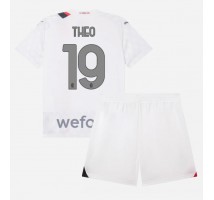 AC Milan Theo Hernandez #19 Koszulka Wyjazdowa dzieci 2023-24 Krótki Rękaw (+ krótkie spodenki)